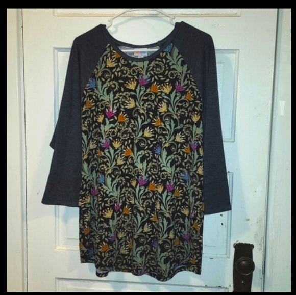 LuLaRoe Gray and White Patterned Top - Picture 1 of 4